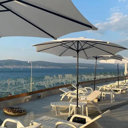 Paradiso 'в' 111 Large Apartment