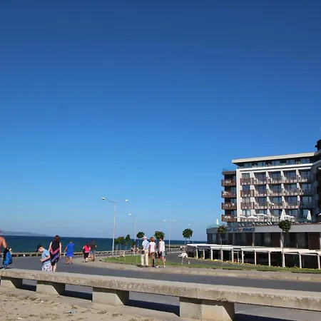 Apartment Paradiso 'в' 111 Large Nesebar